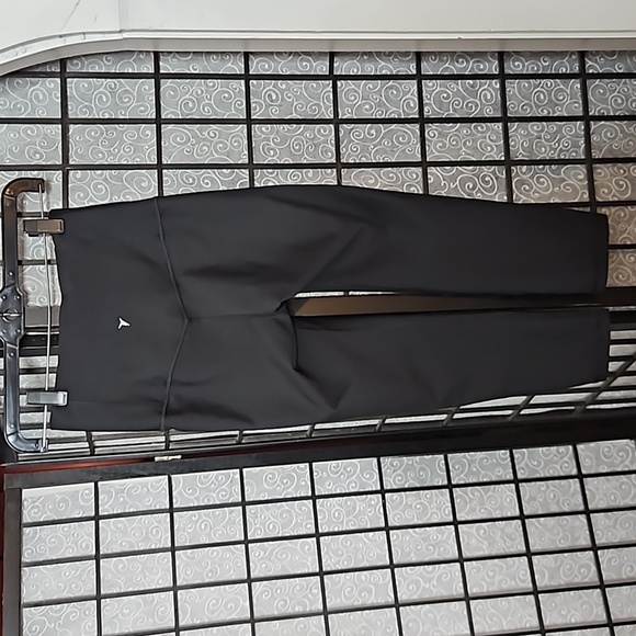 Old Navy Active Pants - Picture 2 of 3